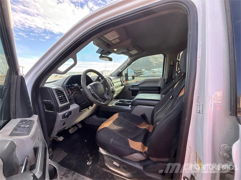 Ford F-350 XLT 4x4 Crew Cab Pickup Other