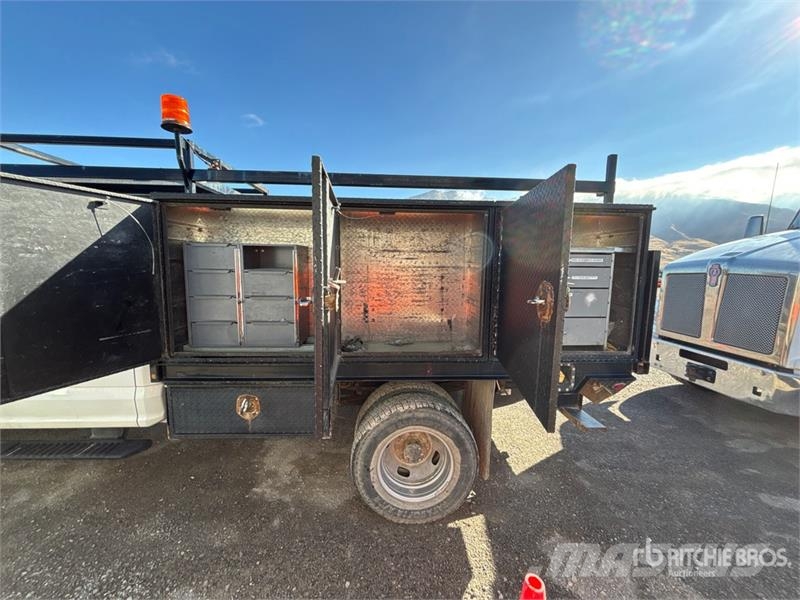 Ford F-350 XLT 4x4 Crew Cab Utility Truck Bestelwagens met open laadbak