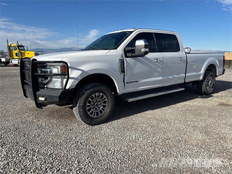 Ford F-350 XLT 4x4 Crew Cab Pickup Other
