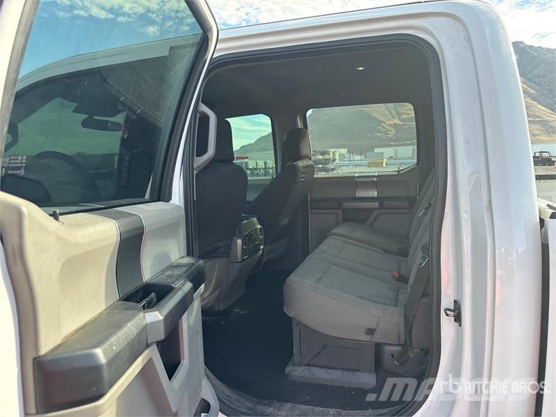 Ford F-350 XLT 4x4 Crew Cab Pickup Other