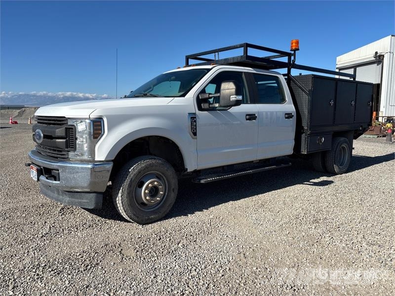 Ford F-350 XLT 4x4 Crew Cab Utility Truck Bestelwagens met open laadbak