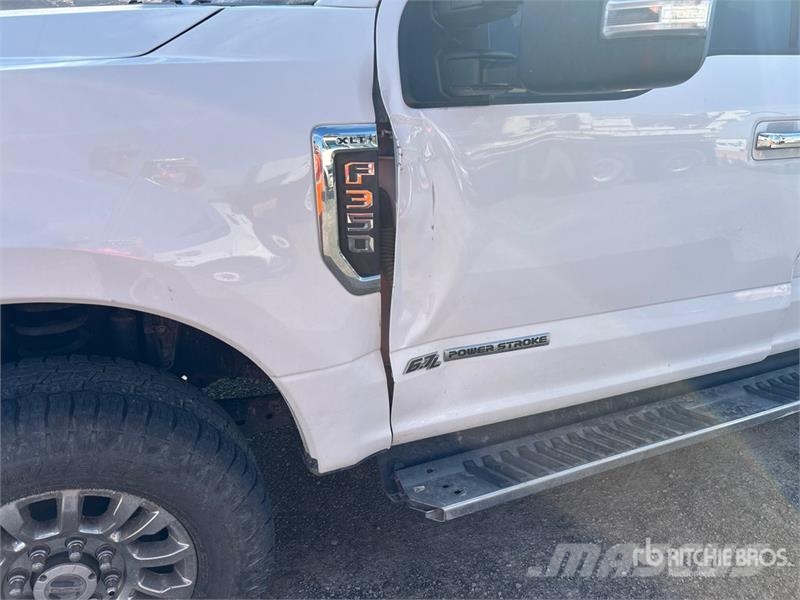 Ford F-350 XLT 4x4 Crew Cab Pickup Other