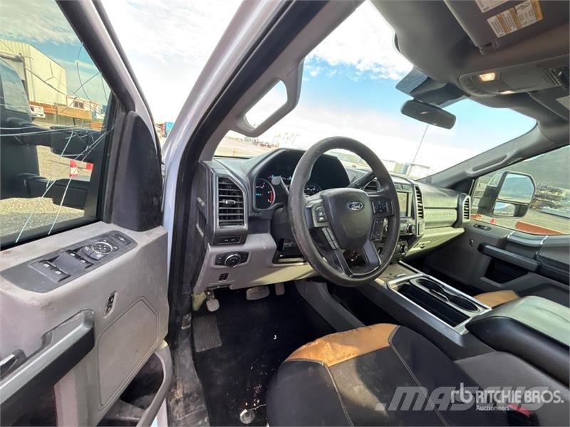 Ford F-350 XLT 4x4 Crew Cab Pickup Other