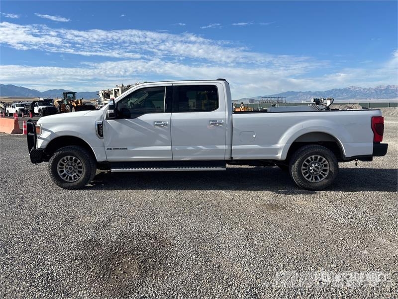 Ford F-350 XLT 4x4 Crew Cab Pickup Other
