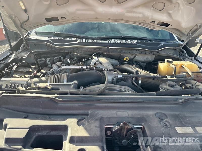 Ford F-350 XLT 4x4 Crew Cab Pickup Other