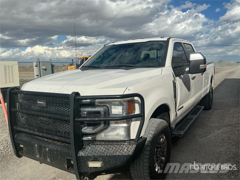 Ford F-350 XLT 4x4 Crew Cab Pickup أخرى