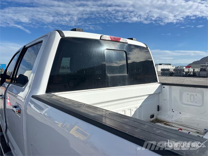 Ford F-350 XLT 4x4 Crew Cab Pickup Other