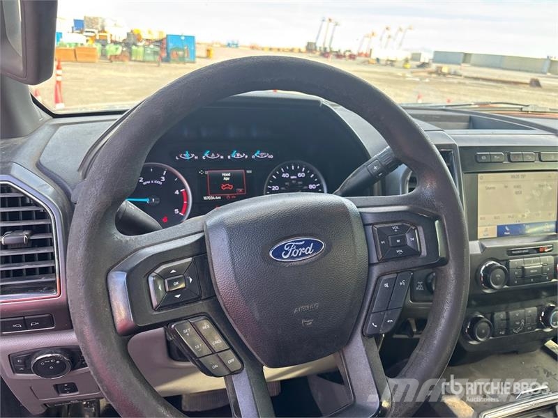 Ford F-350 XLT 4x4 Crew Cab Pickup Other