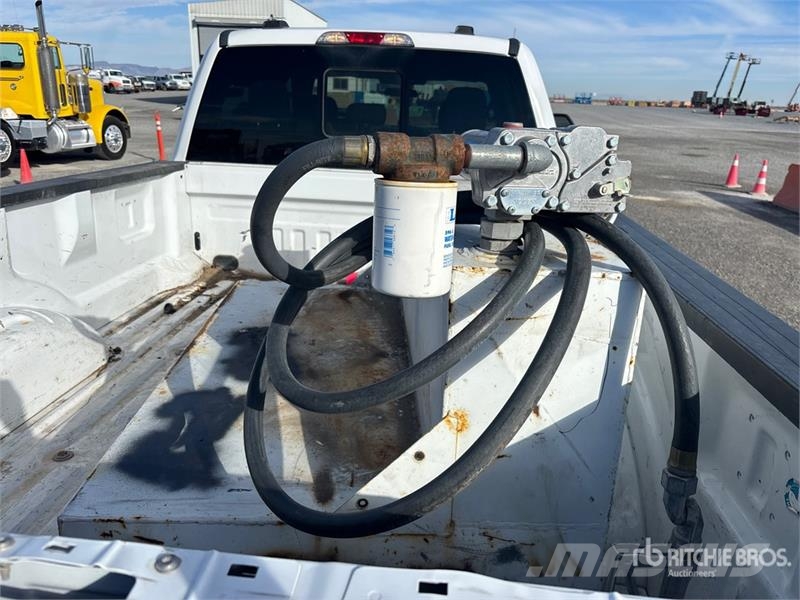 Ford F-350 XLT 4x4 Crew Cab Pickup Other