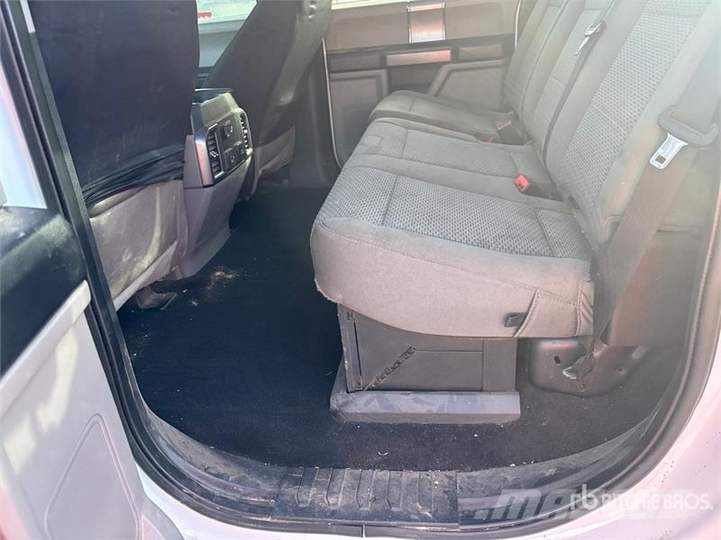 Ford F-350 XLT 4x4 Crew Cab Pickup Other