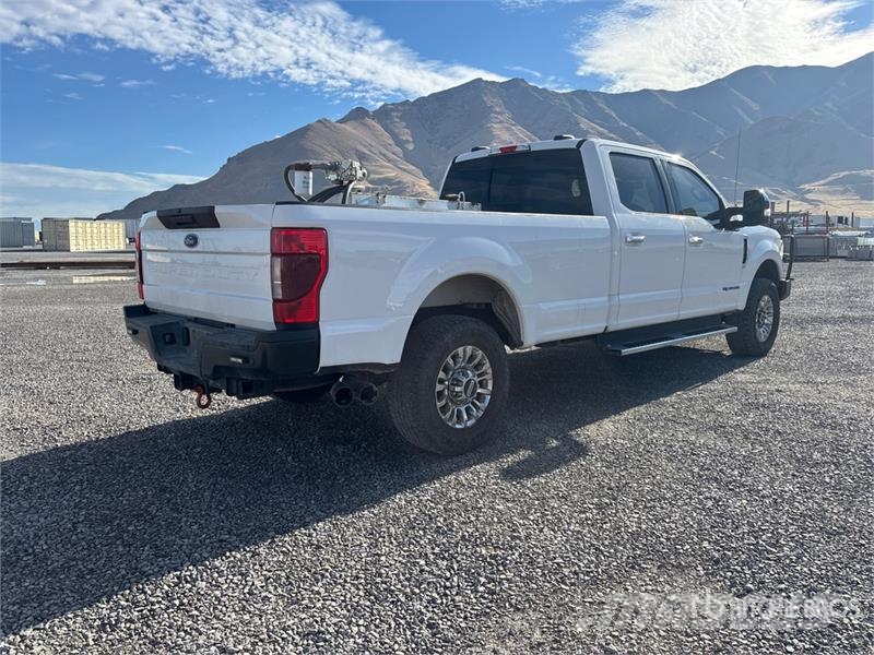 Ford F-350 XLT 4x4 Crew Cab Pickup Other