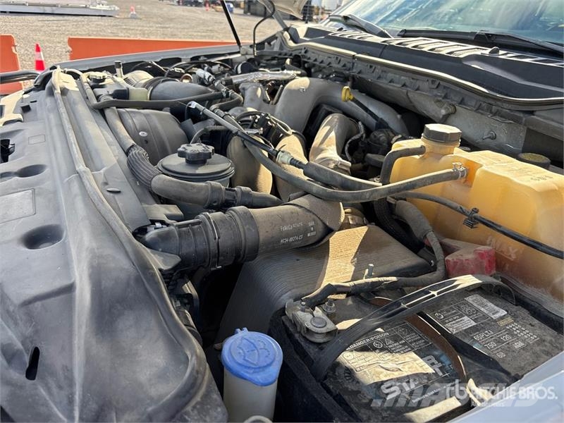 Ford F-350 XLT 4x4 Crew Cab Pickup Other