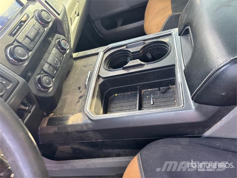 Ford F-350 XLT 4x4 Crew Cab Pickup Other