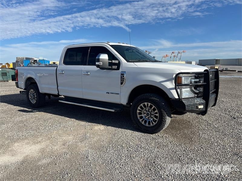 Ford F-350 XLT 4x4 Crew Cab Pickup Other