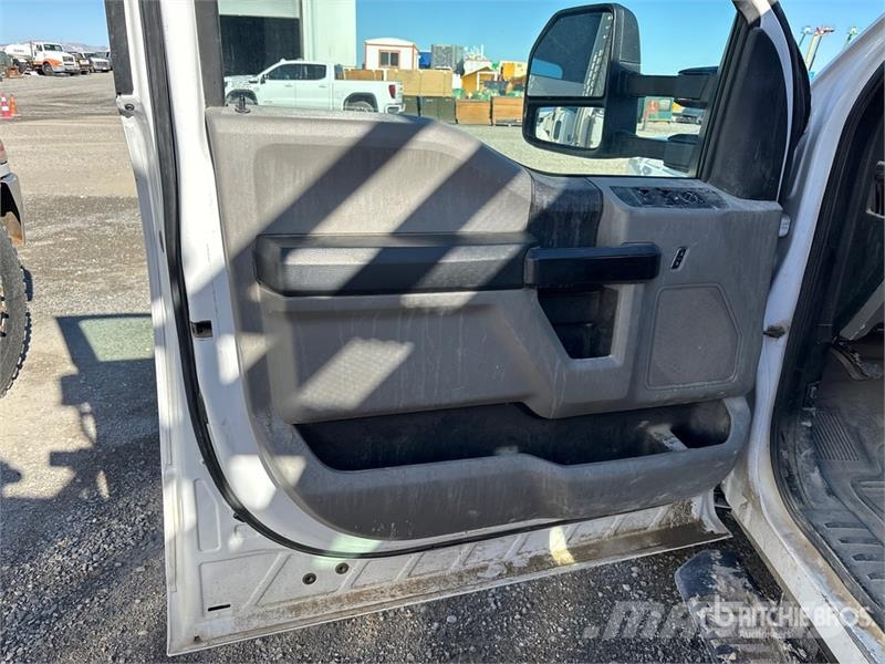 Ford F-350 XLT 4x4 Crew Cab Utility Truck Bestelwagens met open laadbak