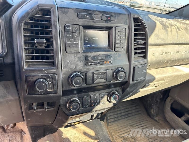 Ford F-350 XLT 4x4 Crew Cab Utility Truck Bestelwagens met open laadbak