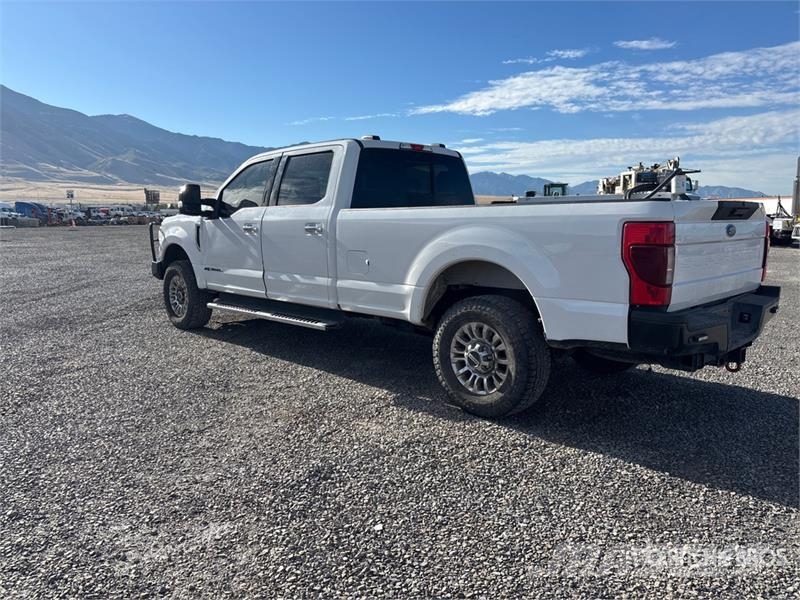 Ford F-350 XLT 4x4 Crew Cab Pickup Other