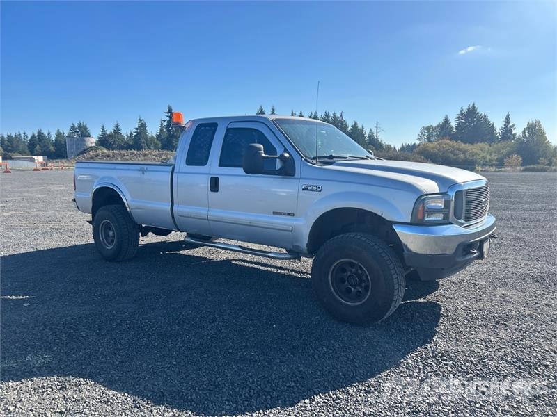 Ford F-350 XLT 4x4 Extended Cab Pickup Egyéb