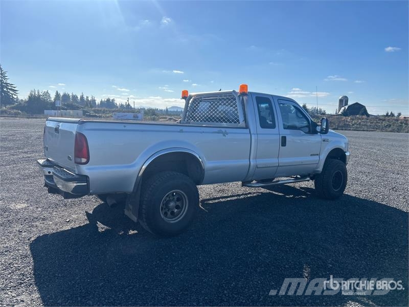 Ford F-350 XLT 4x4 Extended Cab Pickup Egyéb