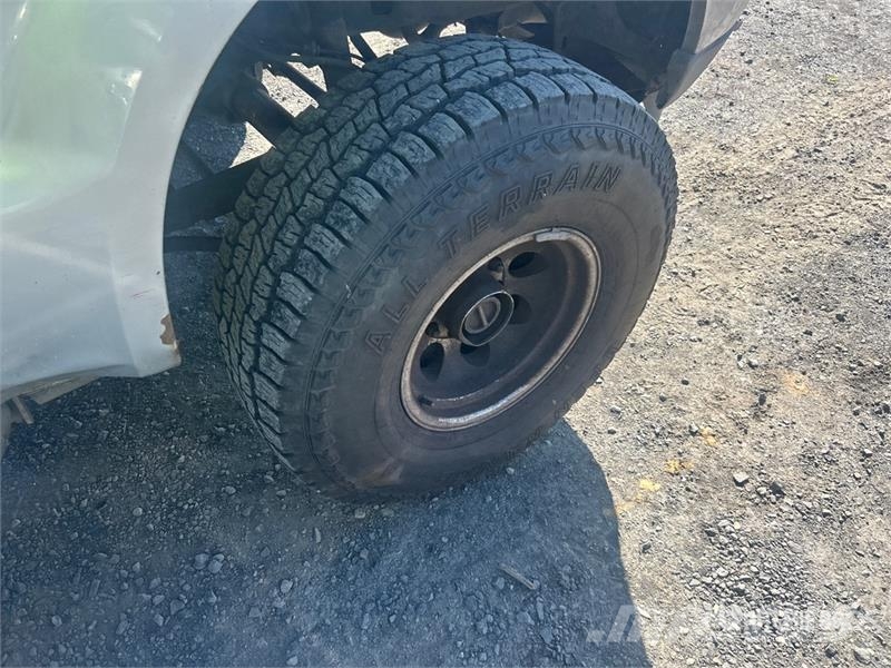 Ford F-350 XLT 4x4 Extended Cab Pickup Egyéb