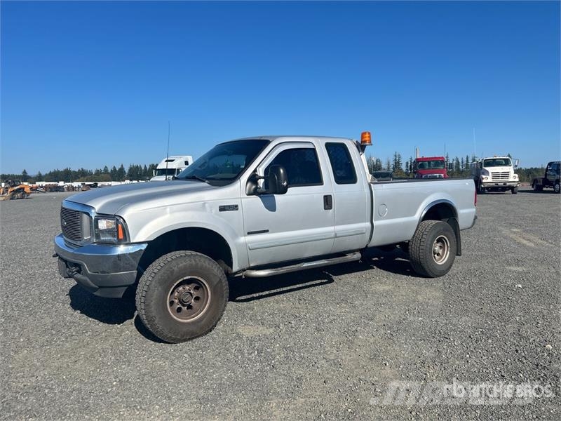 Ford F-350 XLT 4x4 Extended Cab Pickup Egyéb
