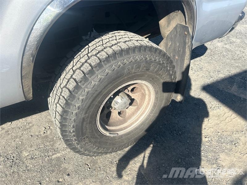 Ford F-350 XLT 4x4 Extended Cab Pickup Egyéb