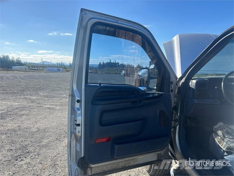 Ford F-350 XLT 4x4 Extended Cab Pickup Egyéb