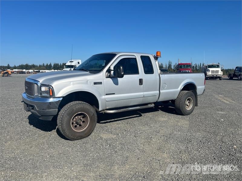 Ford F-350 XLT 4x4 Extended Cab Pickup Egyéb