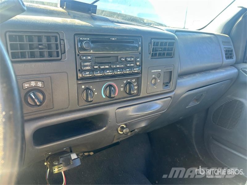 Ford F-350 XLT 4x4 Extended Cab Pickup Egyéb