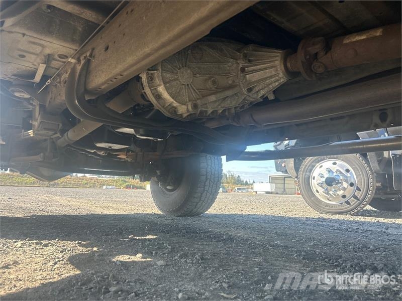 Ford F-350 XLT 4x4 Extended Cab Pickup Egyéb
