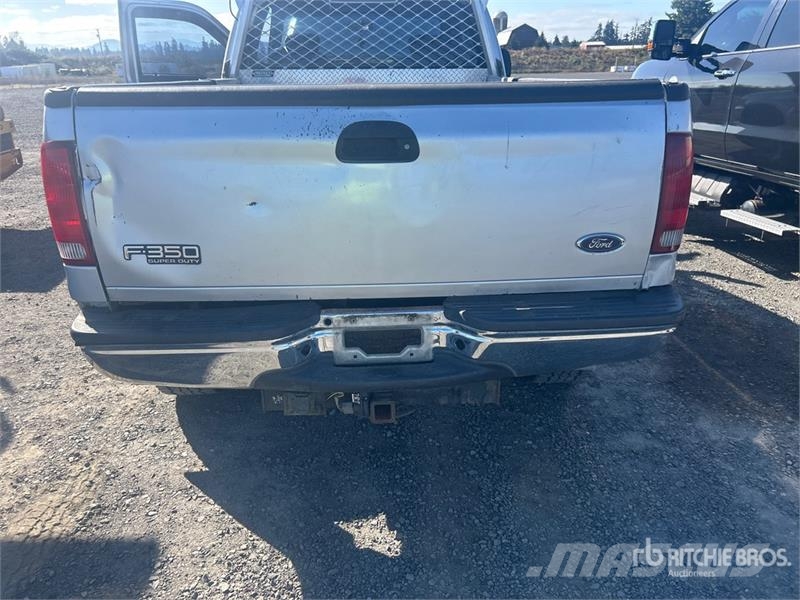 Ford F-350 XLT 4x4 Extended Cab Pickup Egyéb