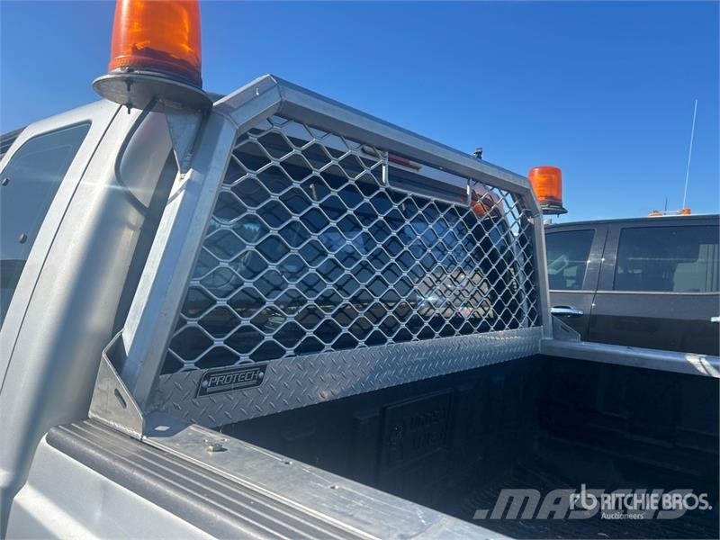 Ford F-350 XLT 4x4 Extended Cab Pickup Egyéb