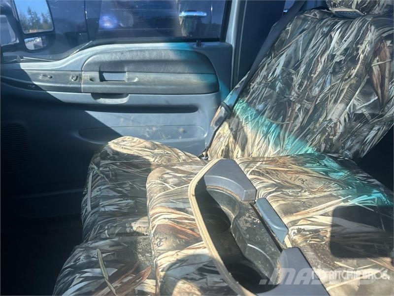 Ford F-350 XLT 4x4 Extended Cab Pickup Egyéb