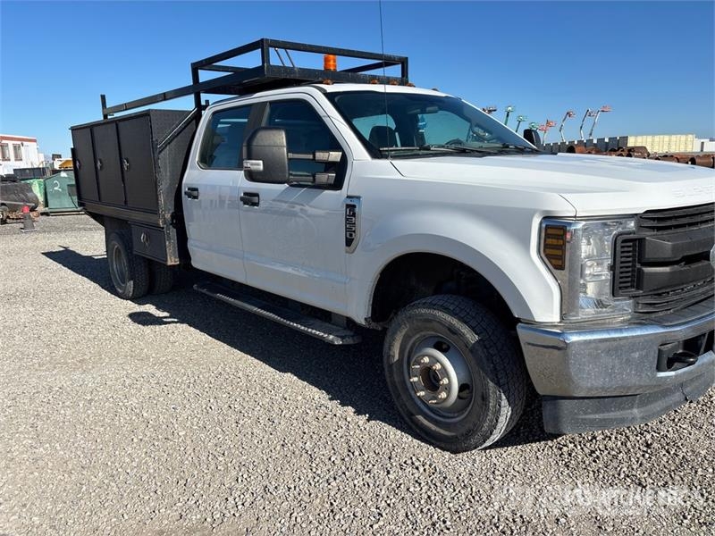 Ford F-350 XLT XL 4x4 Crew Cab Service Truck Komunalna vozila