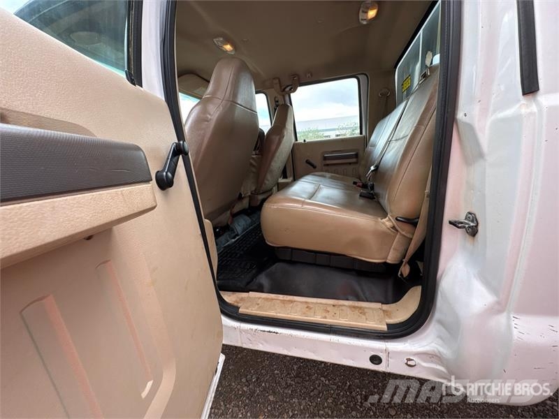 Ford F-450 Platós / Ponyvás teherautók