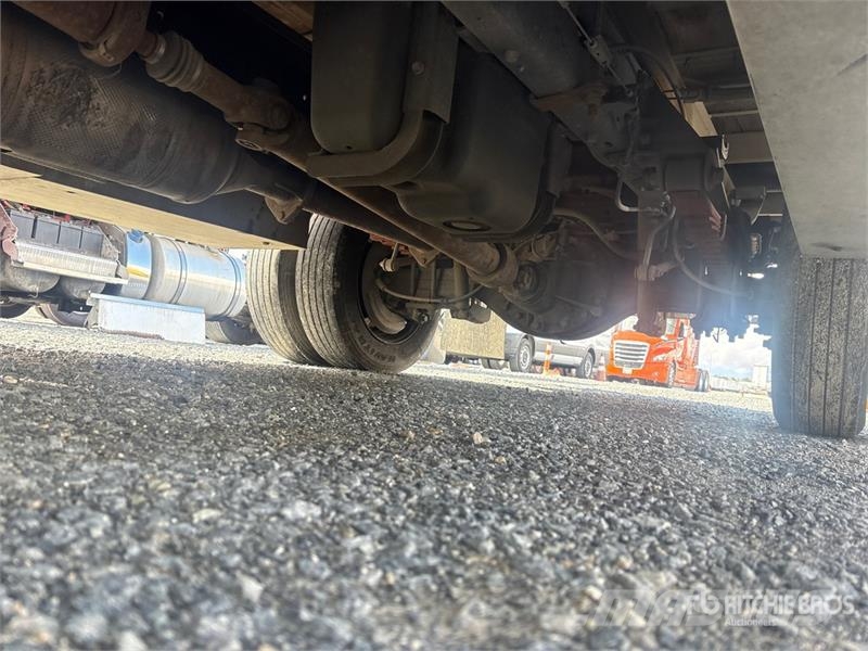 Ford F-450 شاحنات مسطحة/مفصلية الجوانب