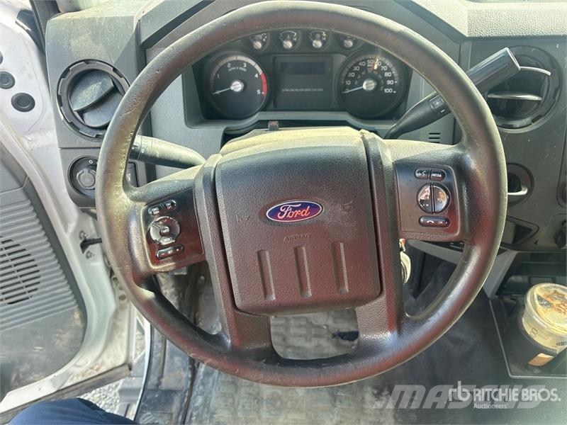 Ford F-450 شاحنات مسطحة/مفصلية الجوانب