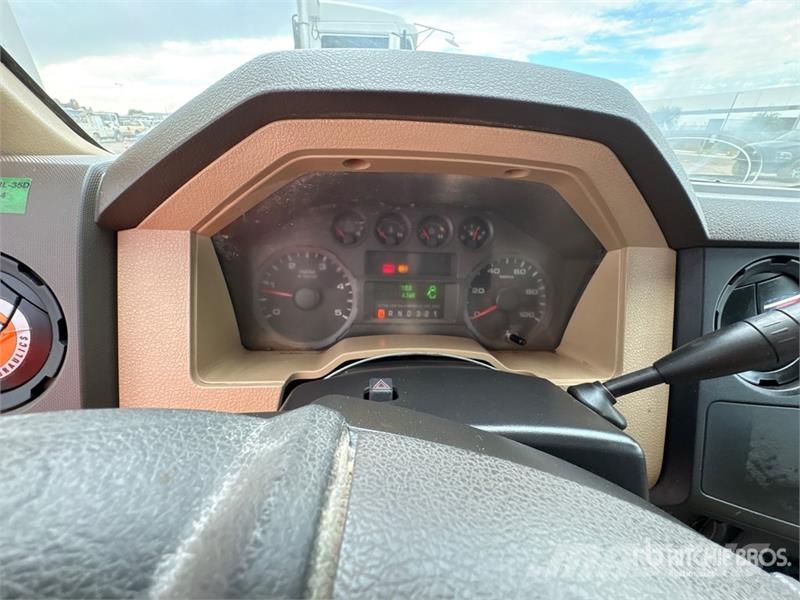 Ford F-450 Platós / Ponyvás teherautók