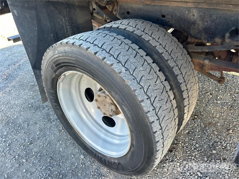 Ford F-450 Tovornjaki s kesonom/platojem