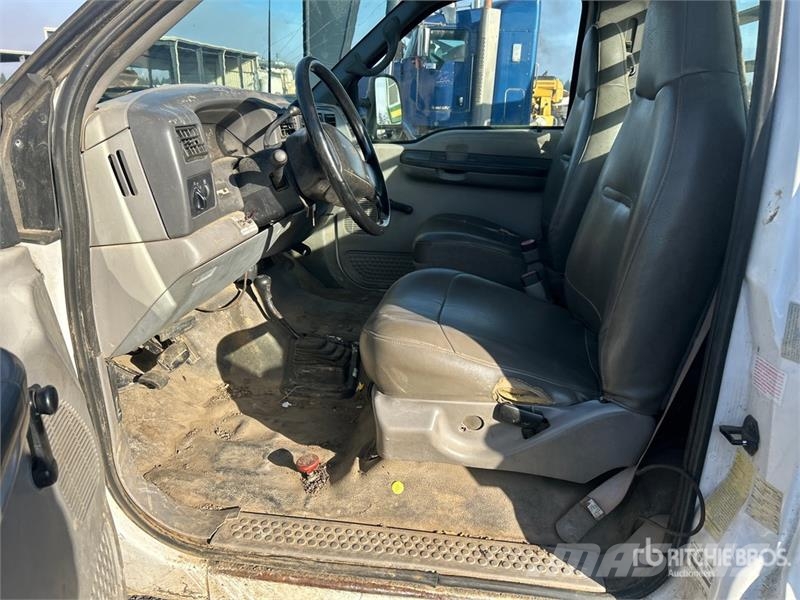 Ford F-450 Pašizgāzējs