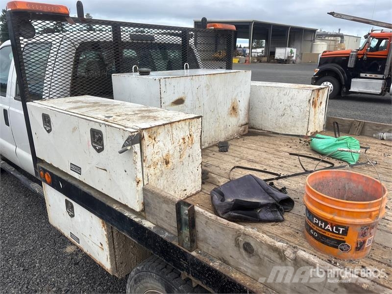 Ford F-450 平板栏板货车
