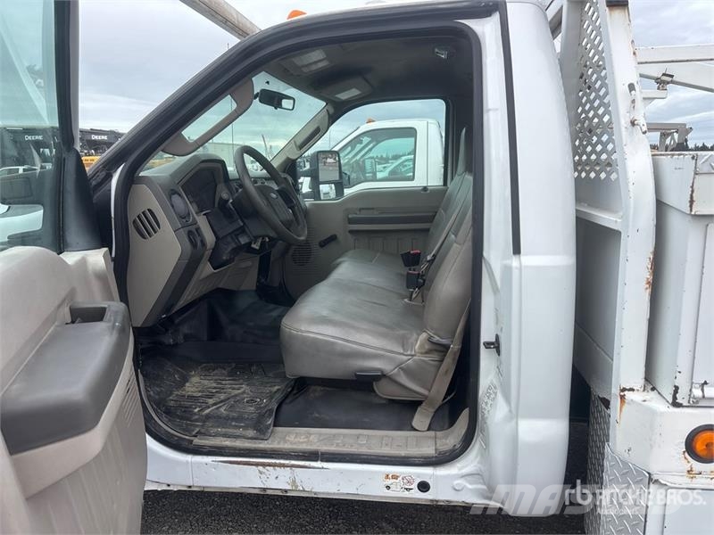 Ford F-450 Tovornjaki s kesonom/platojem