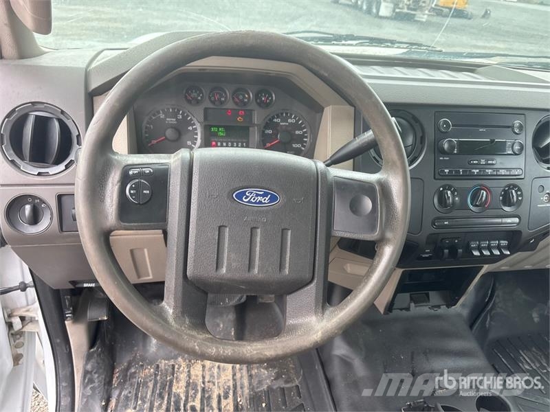 Ford F-450 Tovornjaki s kesonom/platojem