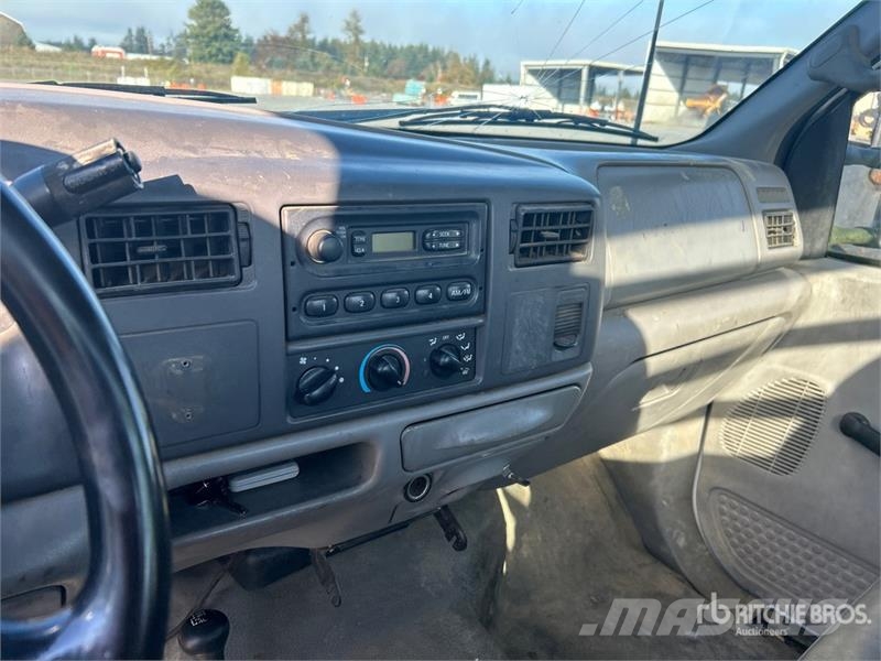 Ford F-450 Pašizgāzējs