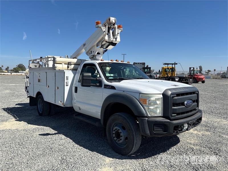 Ford F-450 المنصات الهوائية المثبتة على شاحنة