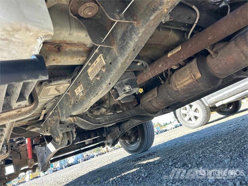 Ford F-450 Tovornjaki s kesonom/platojem