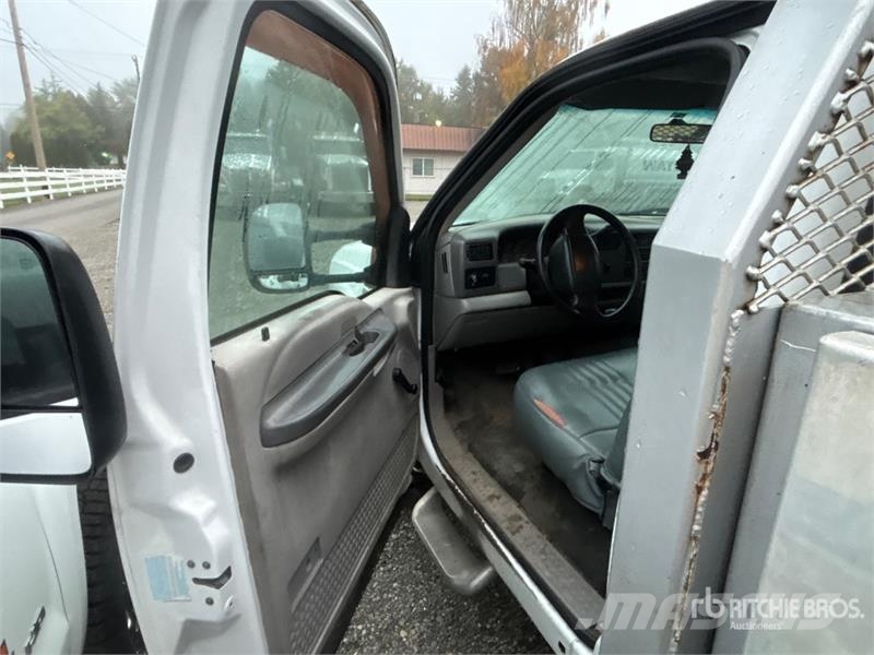 Ford F-450 Tovornjaki s kesonom/platojem