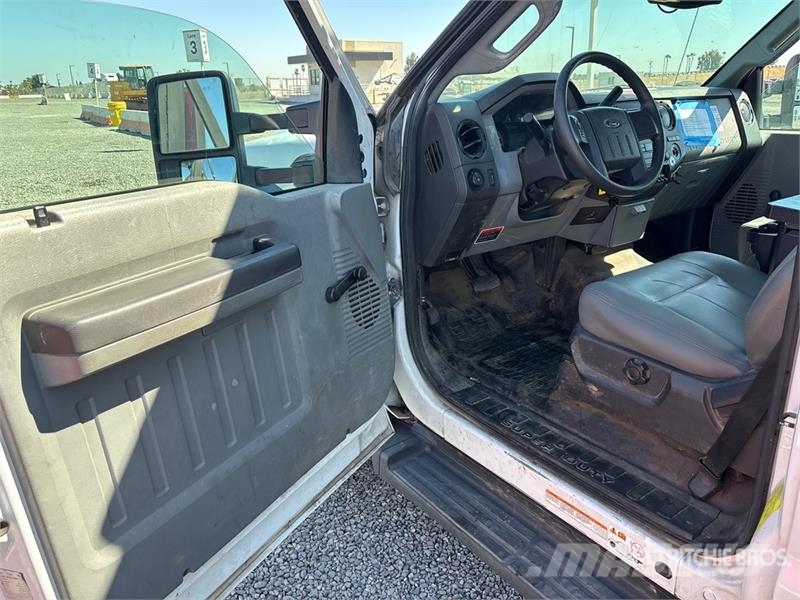 Ford F-450 المنصات الهوائية المثبتة على شاحنة