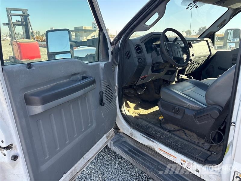 Ford F-450 Pašizgāzējs