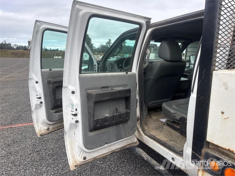 Ford F-450 平板栏板货车